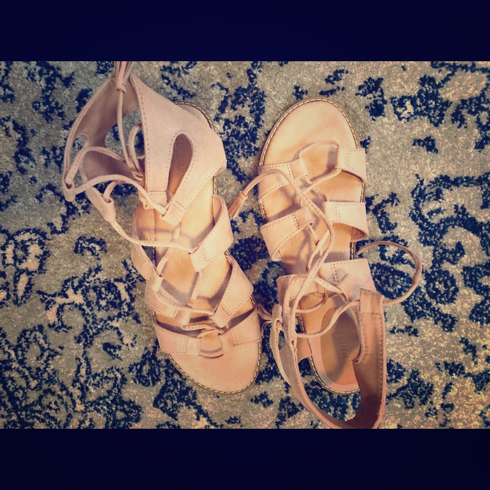 Women’s Sandals size 9! Light tan/pinkish color